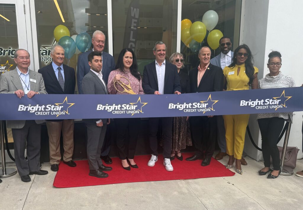 Brightstar Credit Union Team, Mayor Steven Meiner, Robin Jacobs, Michael Goldberg, Steven Anthony, Brittnie Bassant, Amy Mehu cutting the ribbon.