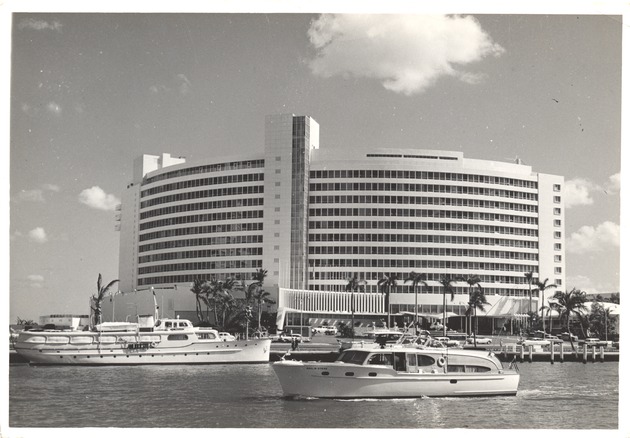 Fontainebleau with boats in front