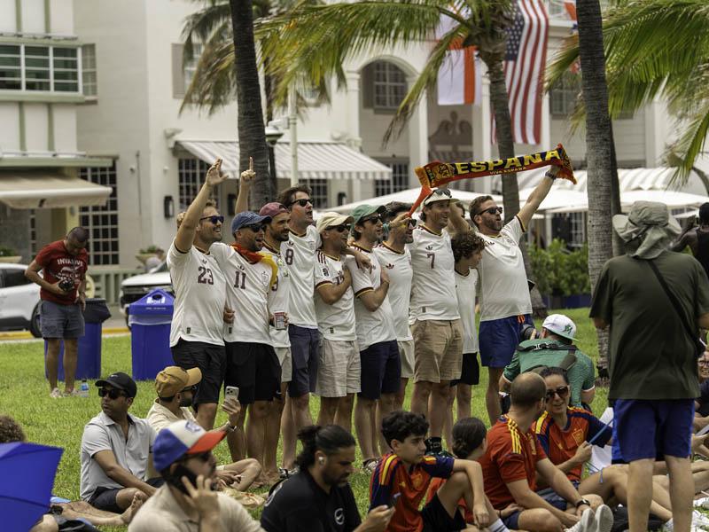 Spain fans posing for picture with Espana scarf