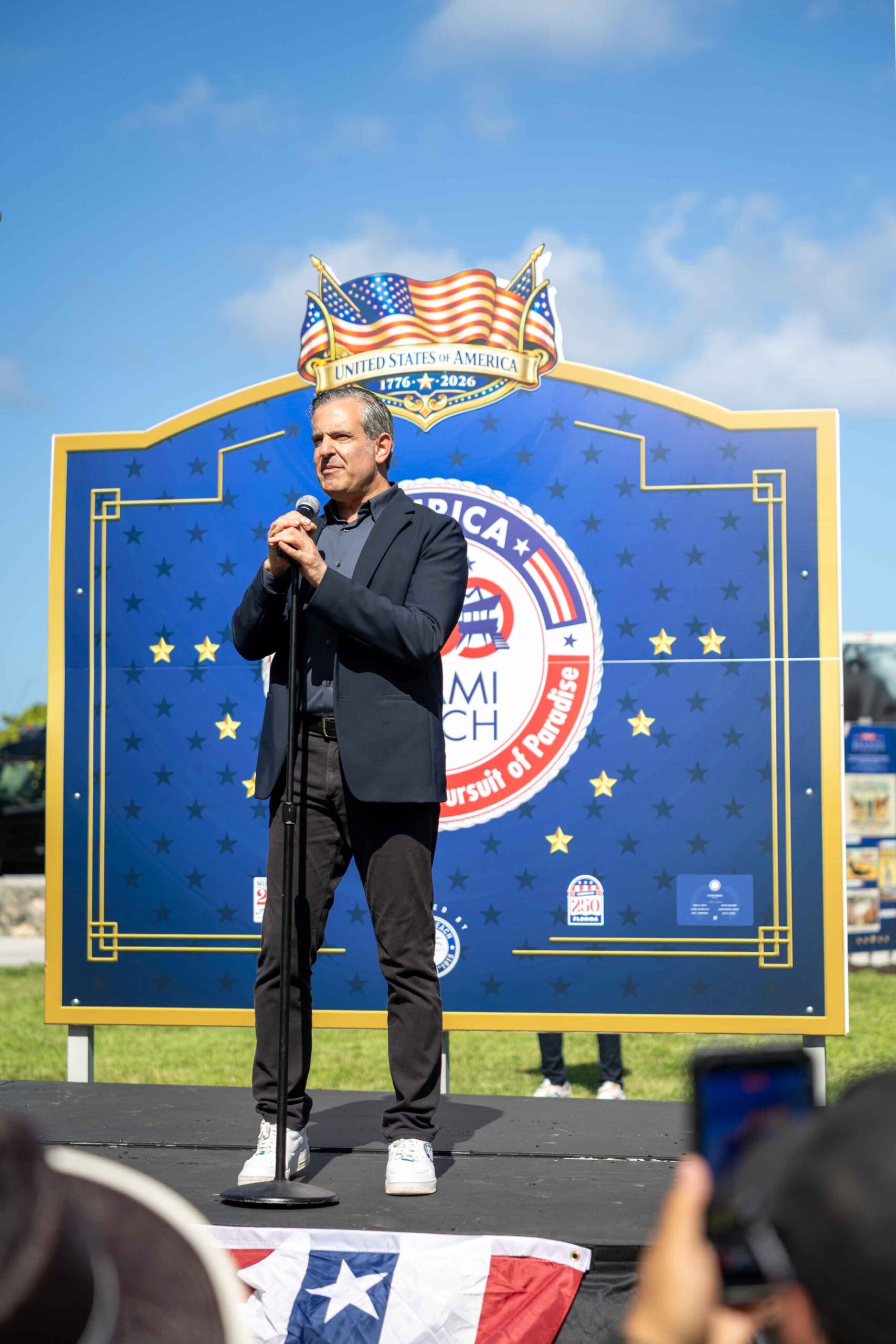 mayor on stage